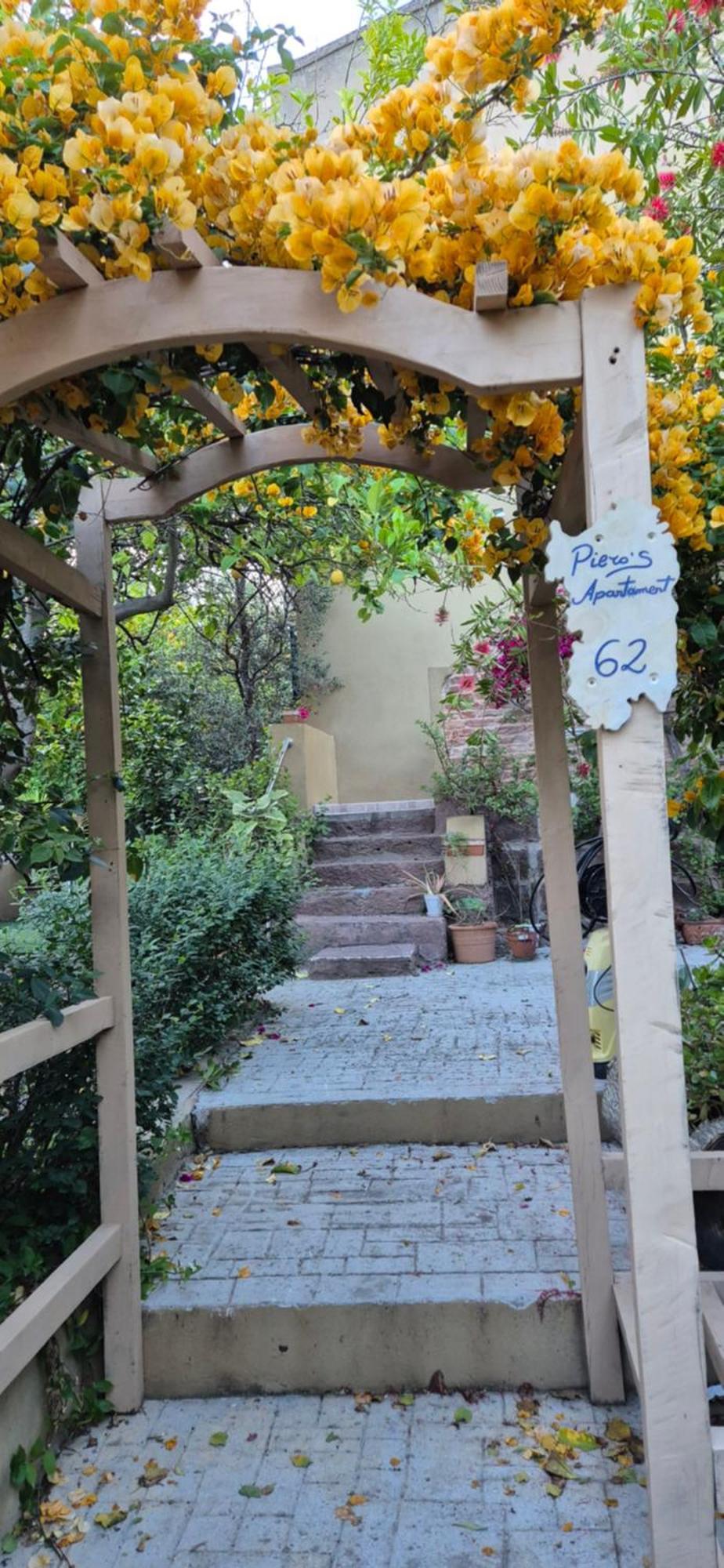 Piero'S Apartment คาร์บอเนีย ภายนอก รูปภาพ