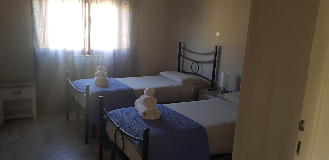 Piero'S Apartment คาร์บอเนีย ภายนอก รูปภาพ